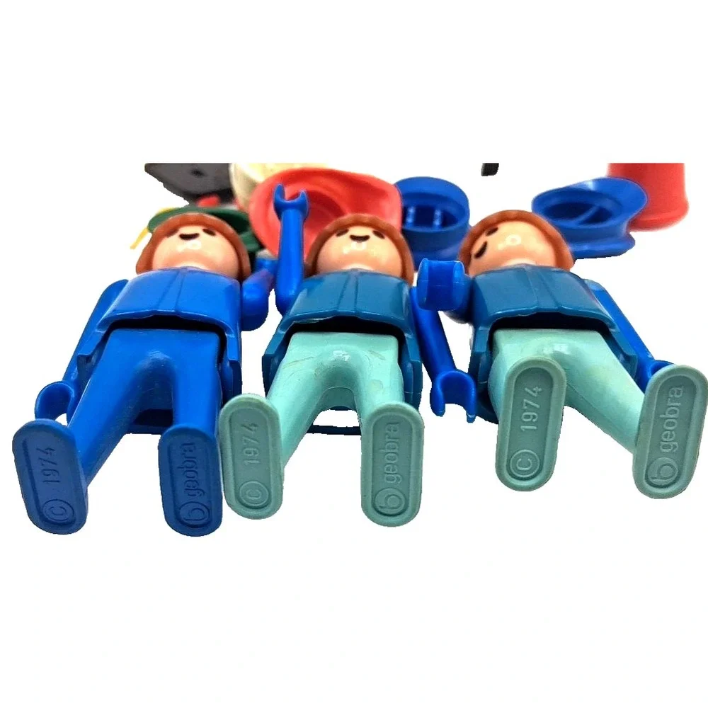 Vintage 1974 Lot of 3 Playmobil PlayPeople Figures Blue and‎ 14 Accessories